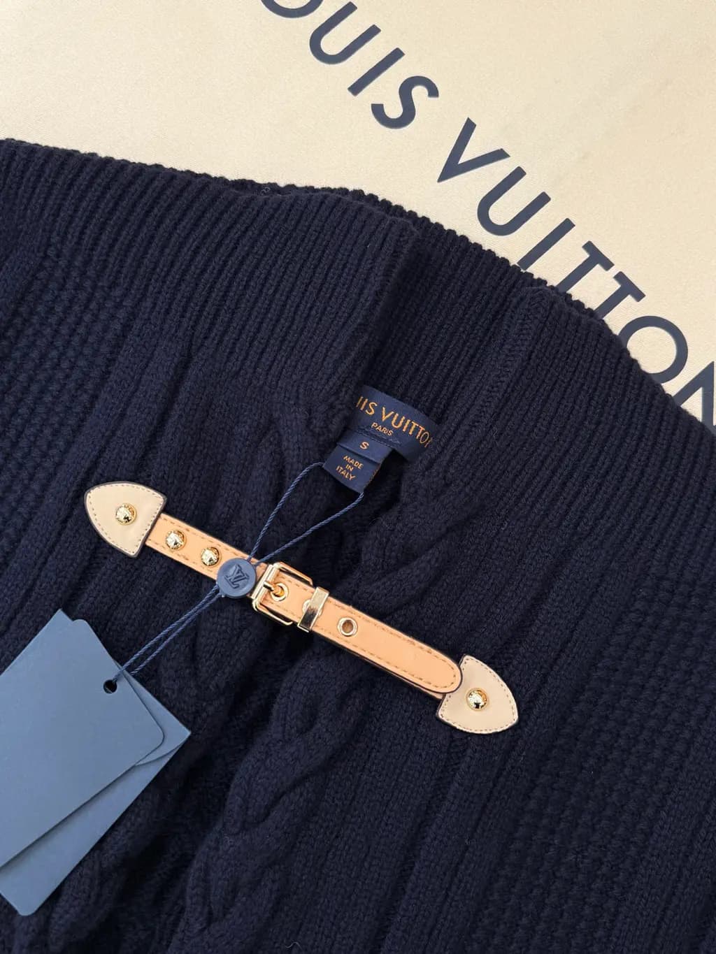 루이비통 LOUIS VUITTON 케이블 니트 카디건 상세 이미지