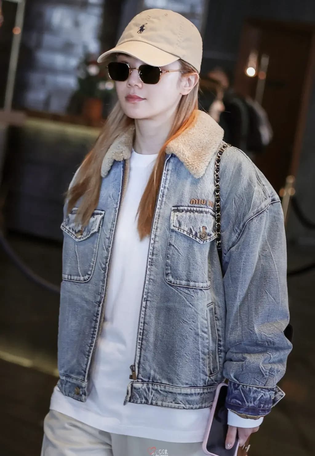 미우미우 MIU MIU 양털 칼라 데님 집업 자켓 상세 이미지