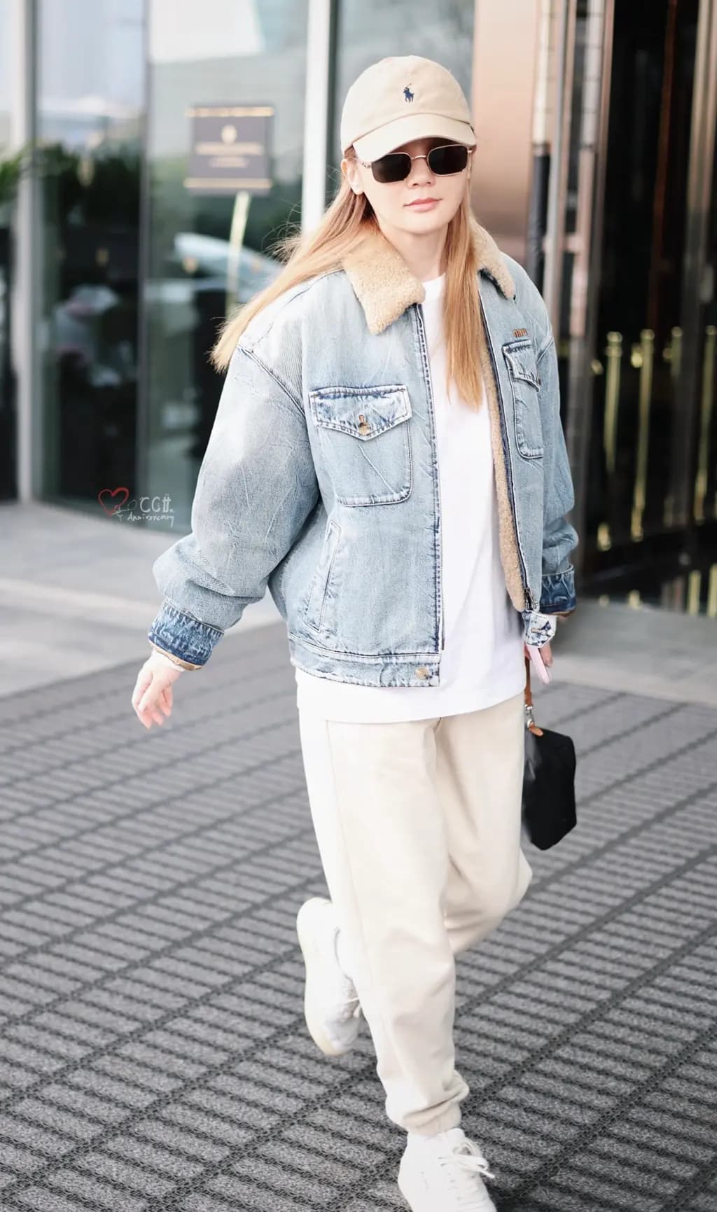 미우미우 MIU MIU 양털 칼라 데님 집업 자켓 상세 이미지