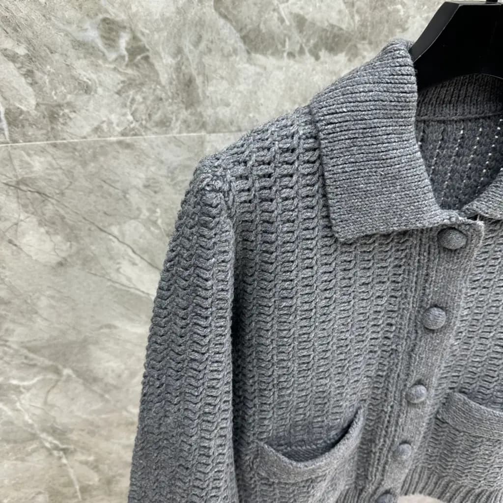 톰브라운 THOM BROWNE 시그니처 4바 크롭 니트 가디건 상세 이미지