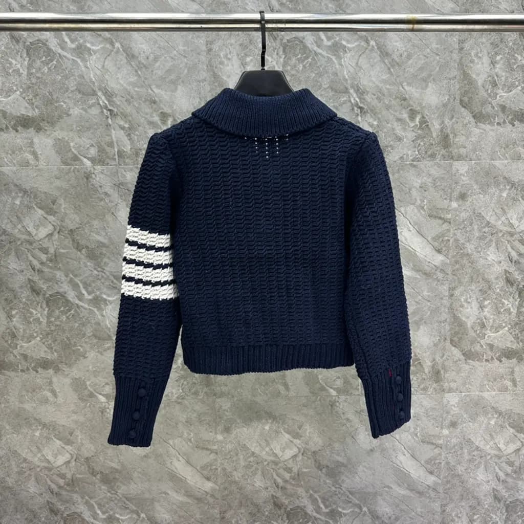 톰브라운 THOM BROWNE 시그니처 4바 크롭 니트 가디건 상세 이미지