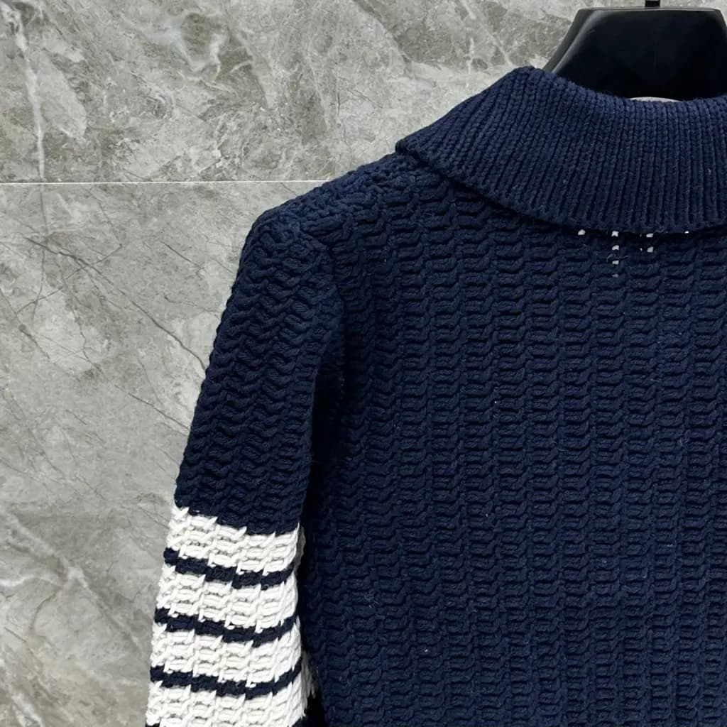 톰브라운 THOM BROWNE 시그니처 4바 크롭 니트 가디건 상세 이미지