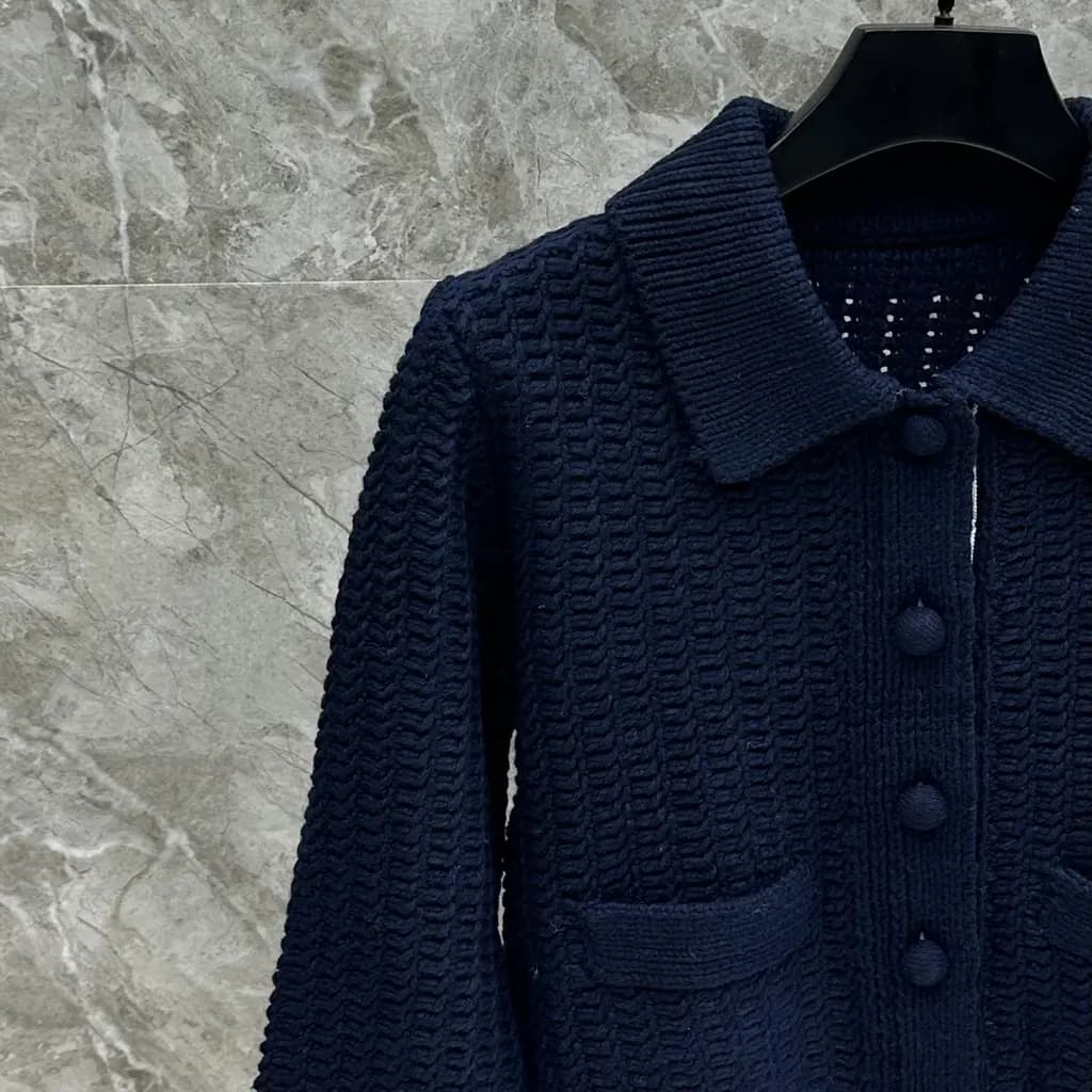 톰브라운 THOM BROWNE 시그니처 4바 크롭 니트 가디건 상세 이미지