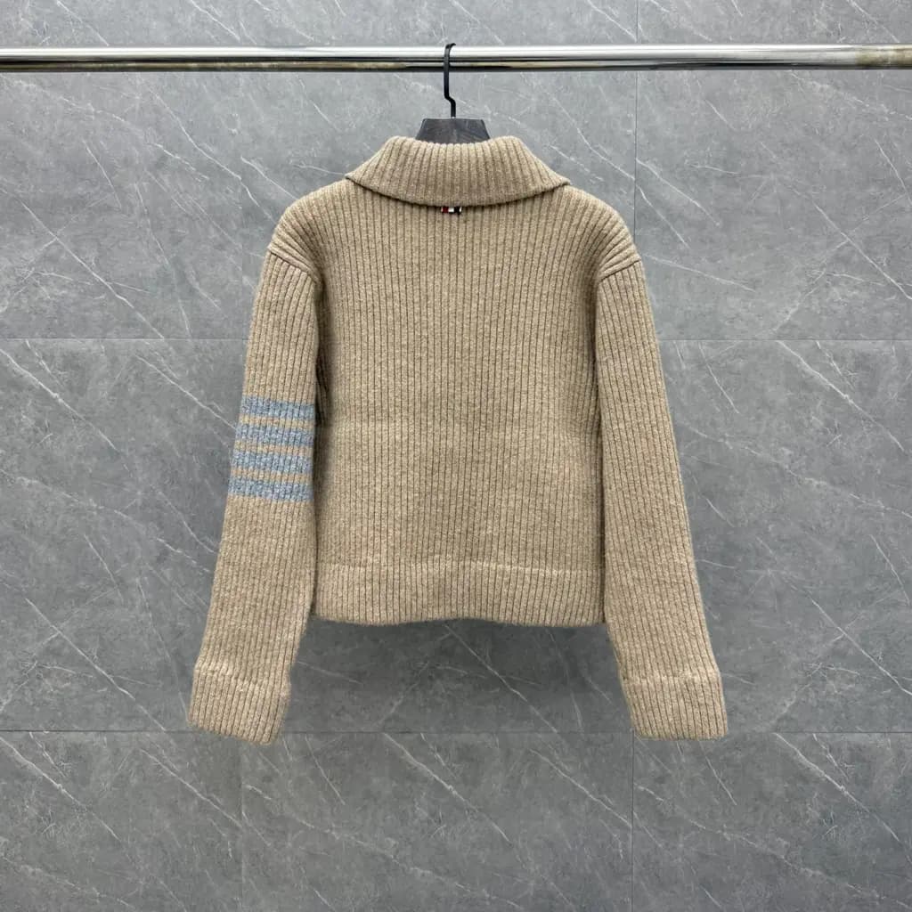 톰브라운 THOM BROWNE 리브드 울 크롭 가디건 상세 이미지