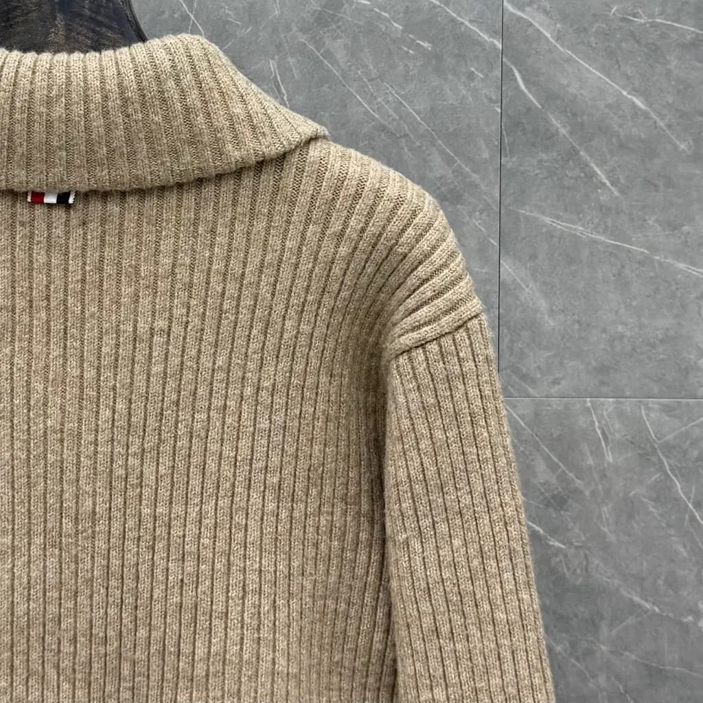 톰브라운 THOM BROWNE 리브드 울 크롭 가디건 상세 이미지