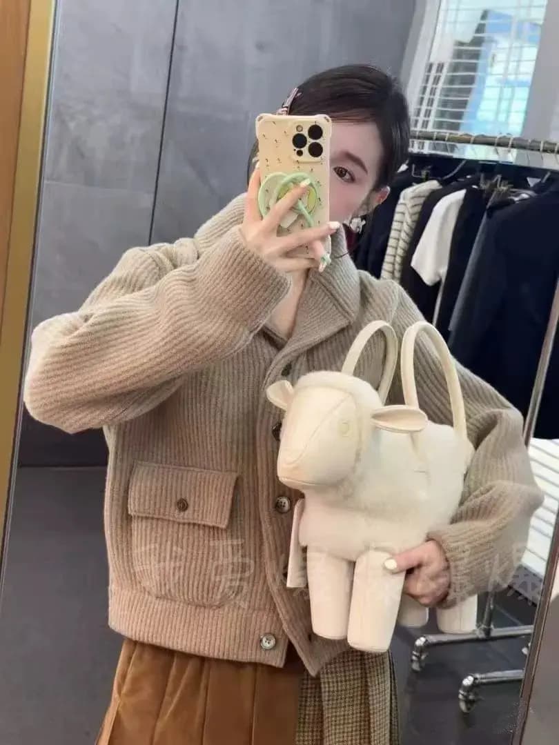 톰브라운 THOM BROWNE 리브드 울 크롭 가디건 상세 이미지