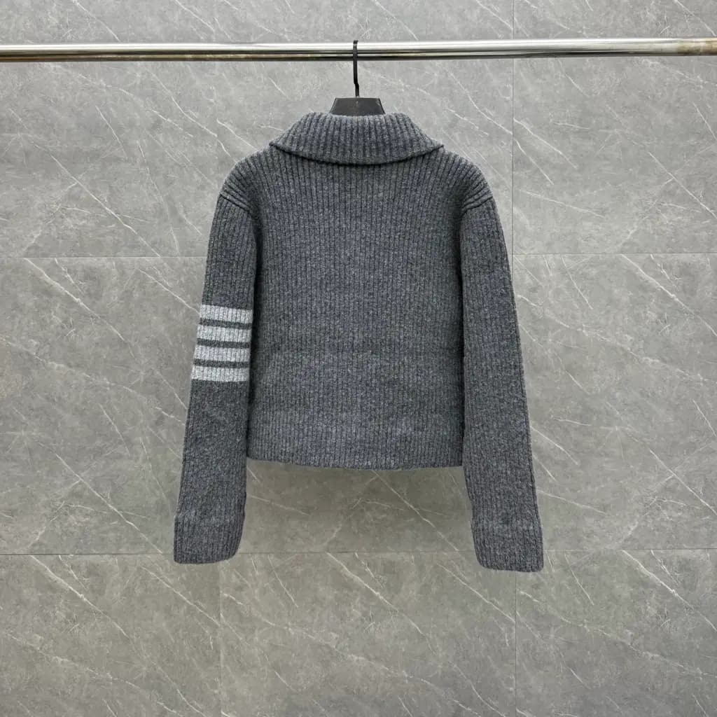 톰브라운 THOM BROWNE 리브드 울 크롭 가디건 상세 이미지