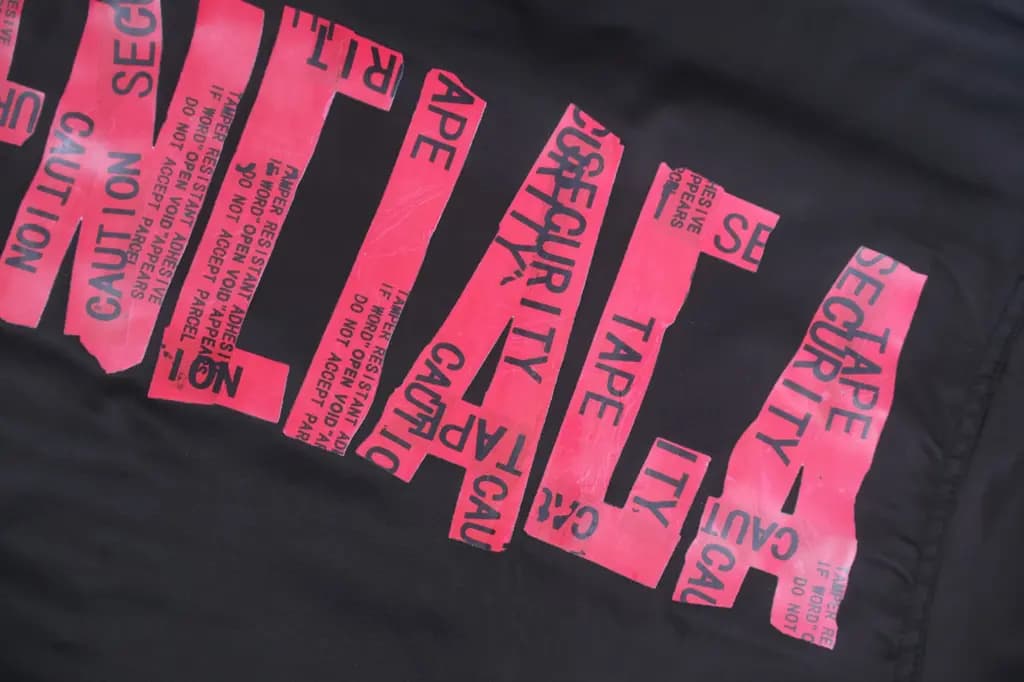 발렌시아가 BALENCIAGA CAUTION TAPE 그래픽 후드 자켓 상세 이미지