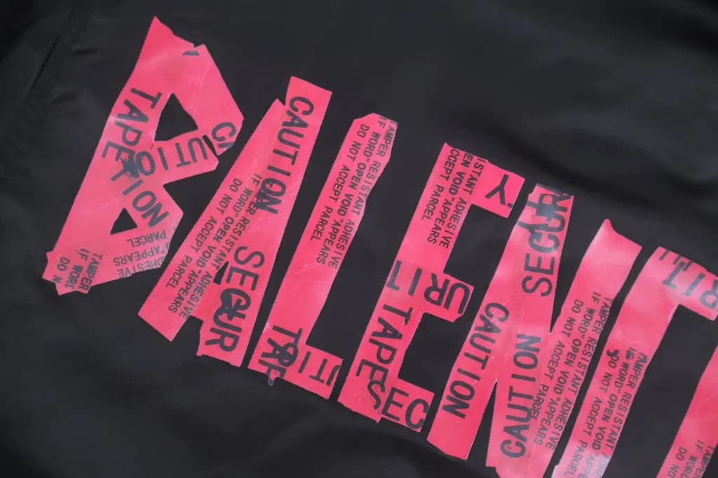 발렌시아가 BALENCIAGA CAUTION TAPE 그래픽 후드 자켓 상세 이미지
