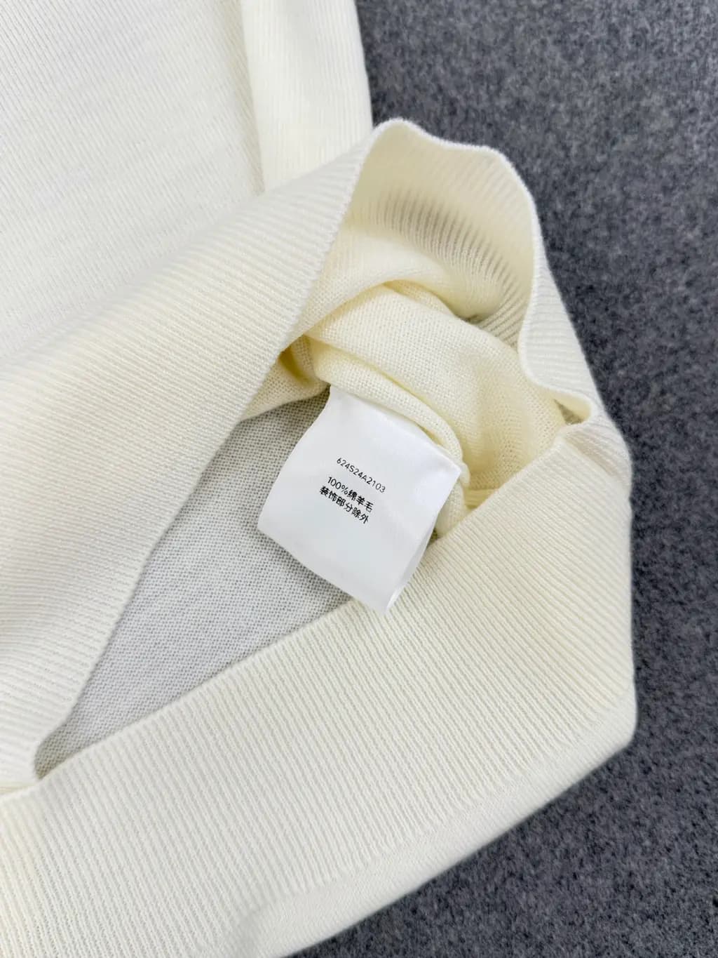 디올 DIOR 클로버 자수 니트 스웨터 상세 이미지