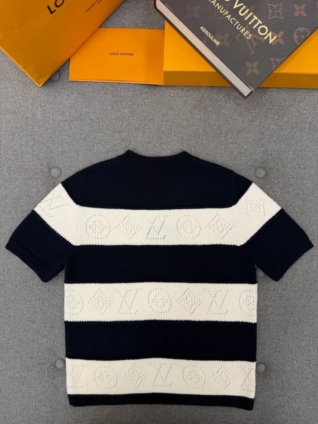 루이비통 LOUIS VUITTON 모노그램 펀칭 니트 스웨터 상세 이미지