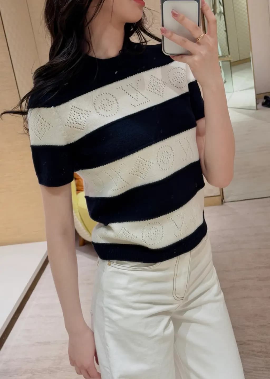 루이비통 LOUIS VUITTON 모노그램 펀칭 니트 스웨터 상세 이미지