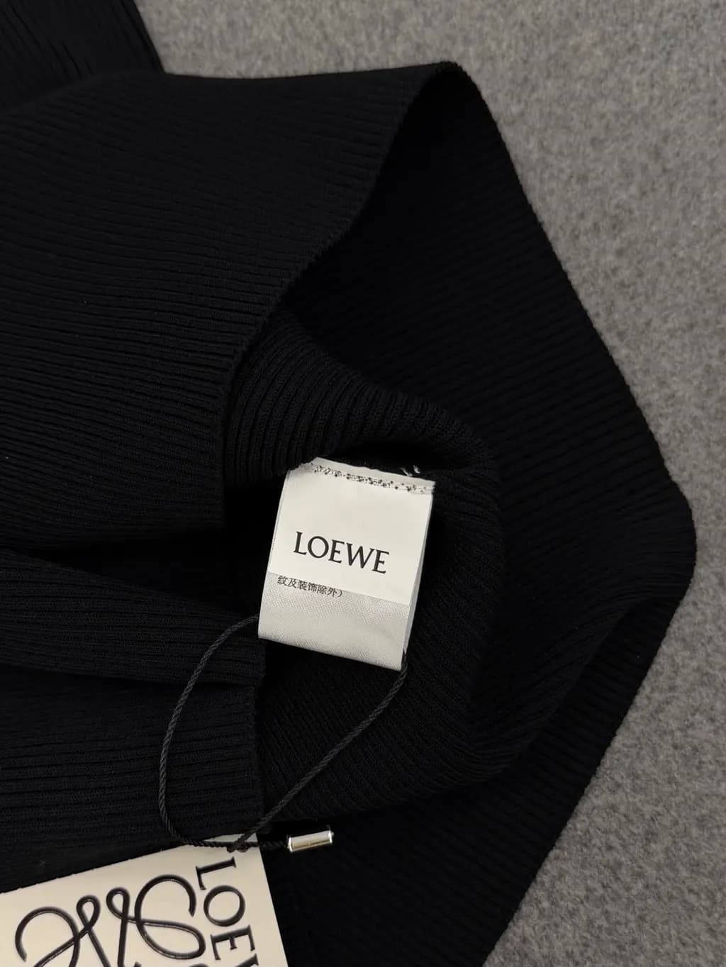 로에베 LOEWE 아나그램 자수 립 탱크탑 상세 이미지