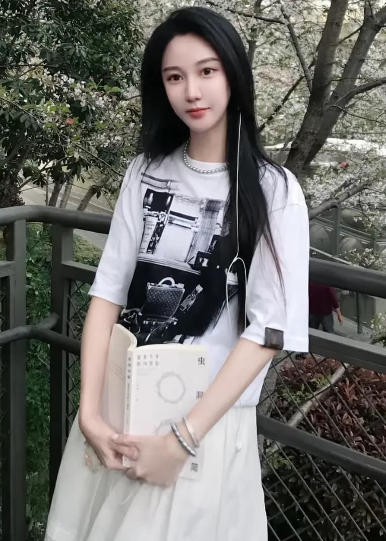 루이비통 LOUIS VUITTON 빈티지 러기지 프린트 오버사이즈 티셔츠 상세 이미지