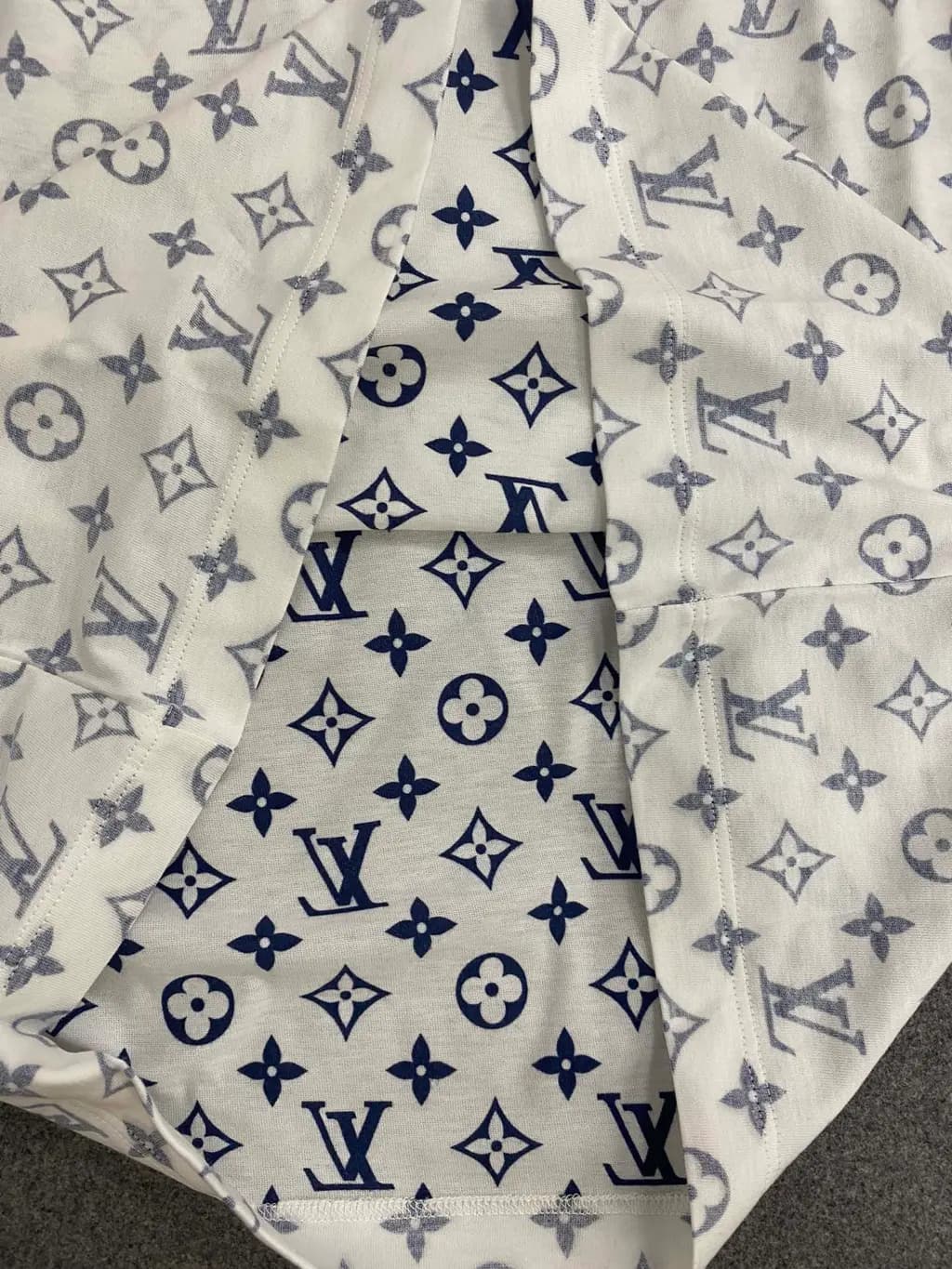 루이비통 LOUIS VUITTON 올오버 모노그램 체인 반팔 티셔츠 상세 이미지