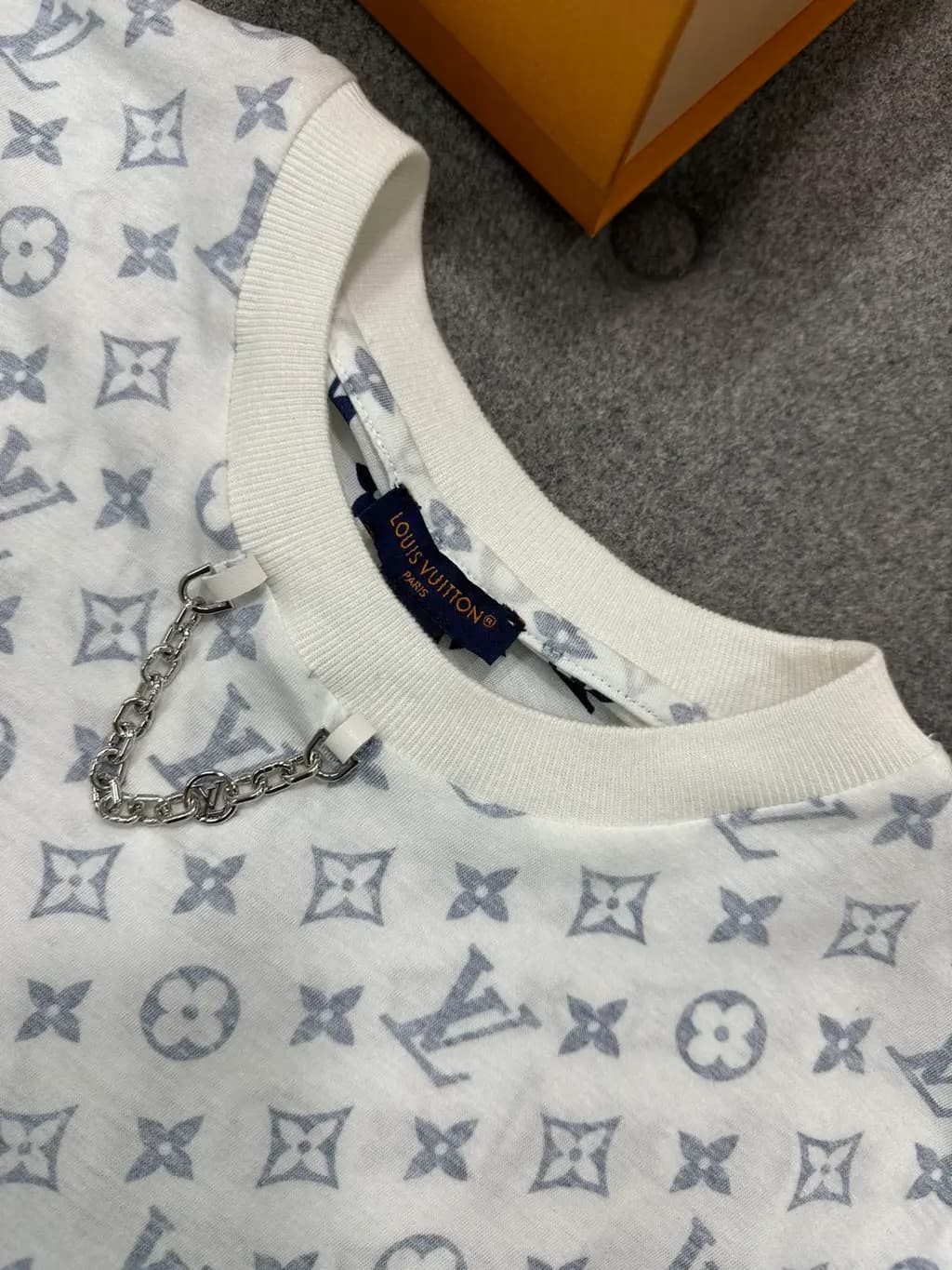루이비통 LOUIS VUITTON 올오버 모노그램 체인 반팔 티셔츠 상세 이미지