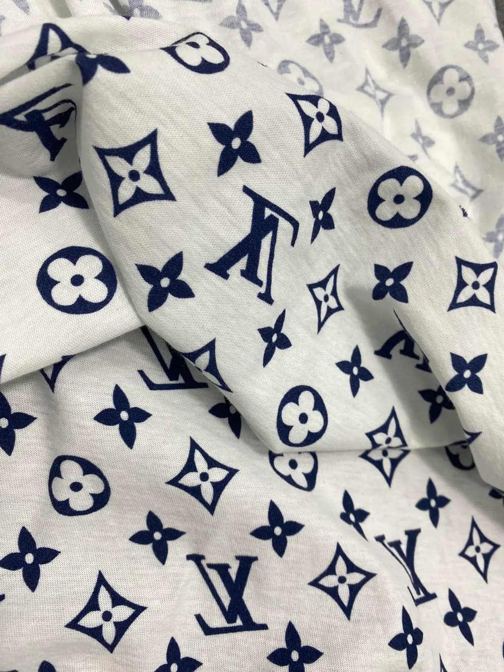 루이비통 LOUIS VUITTON 올오버 모노그램 체인 반팔 티셔츠 상세 이미지