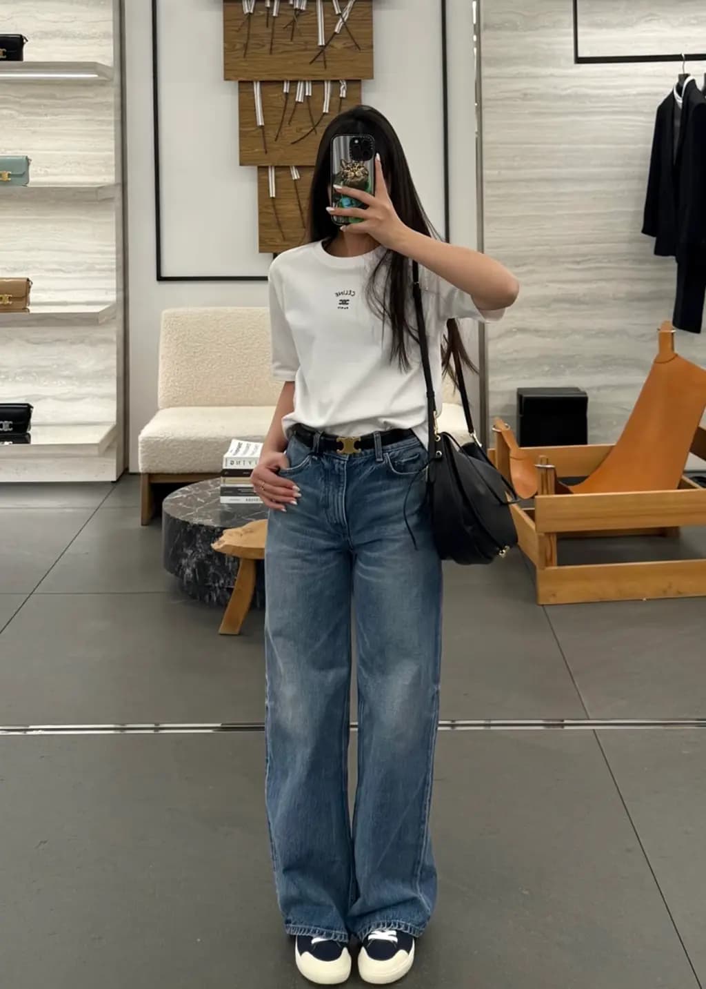 셀린느 CELINE 트리옴프 자수 오버핏 반팔 티셔츠 상세 이미지