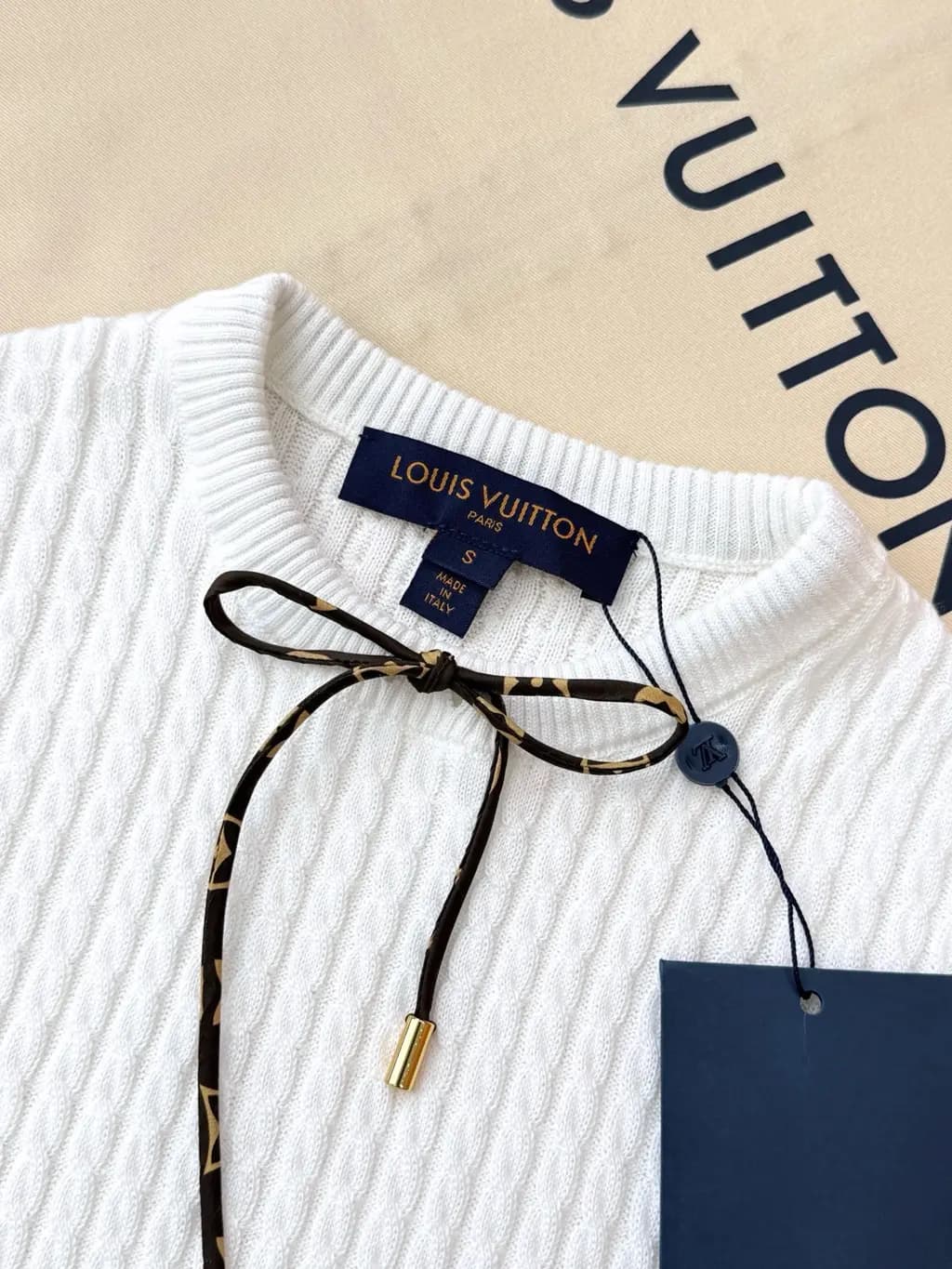 루이비통 LOUIS VUITTON 케이블 니트 리본 슬리브리스 탑 상세 이미지