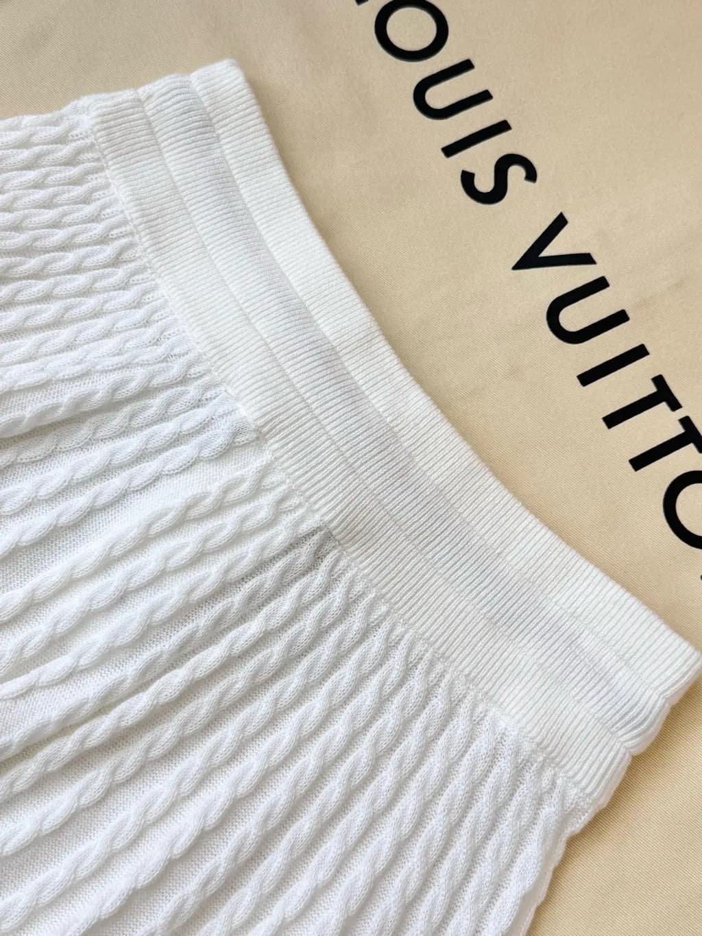 루이비통 LOUIS VUITTON 케이블 니트 리본 플리츠 스커트 상세 이미지