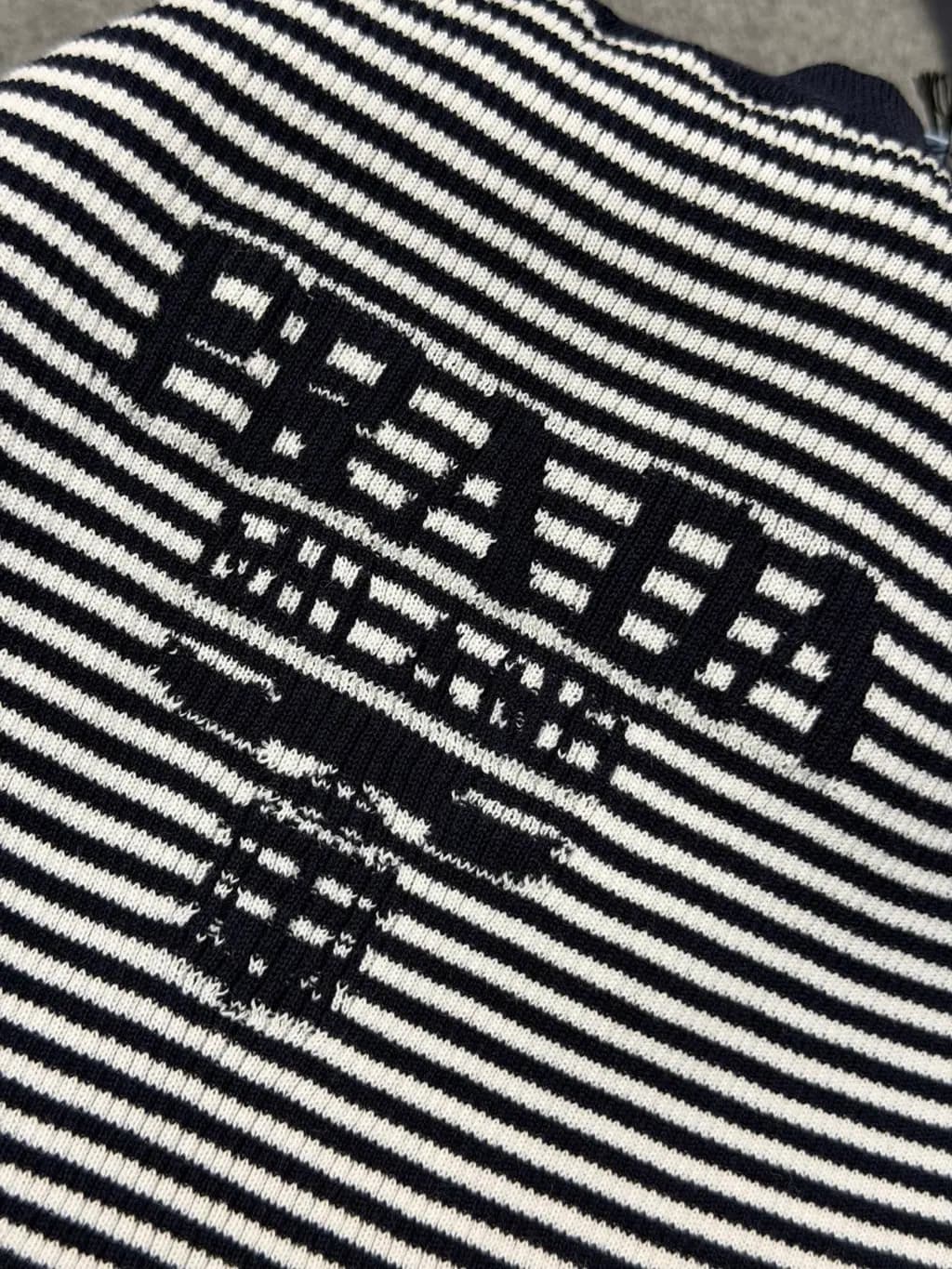 프라다 PRADA 스트라이프 실크 니트 반팔 티셔츠 상세 이미지
