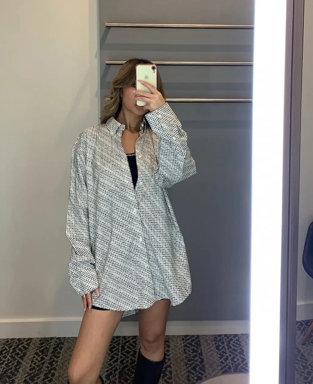 발렌시아가 BALENCIAGA 올오버 그래픽 오버사이즈 셔츠 상세 이미지