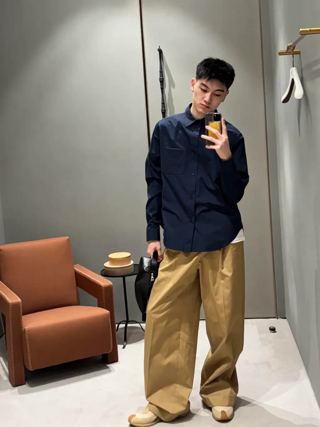 로에베 LOEWE 아나그램 자수 코튼 셔츠 상세 이미지