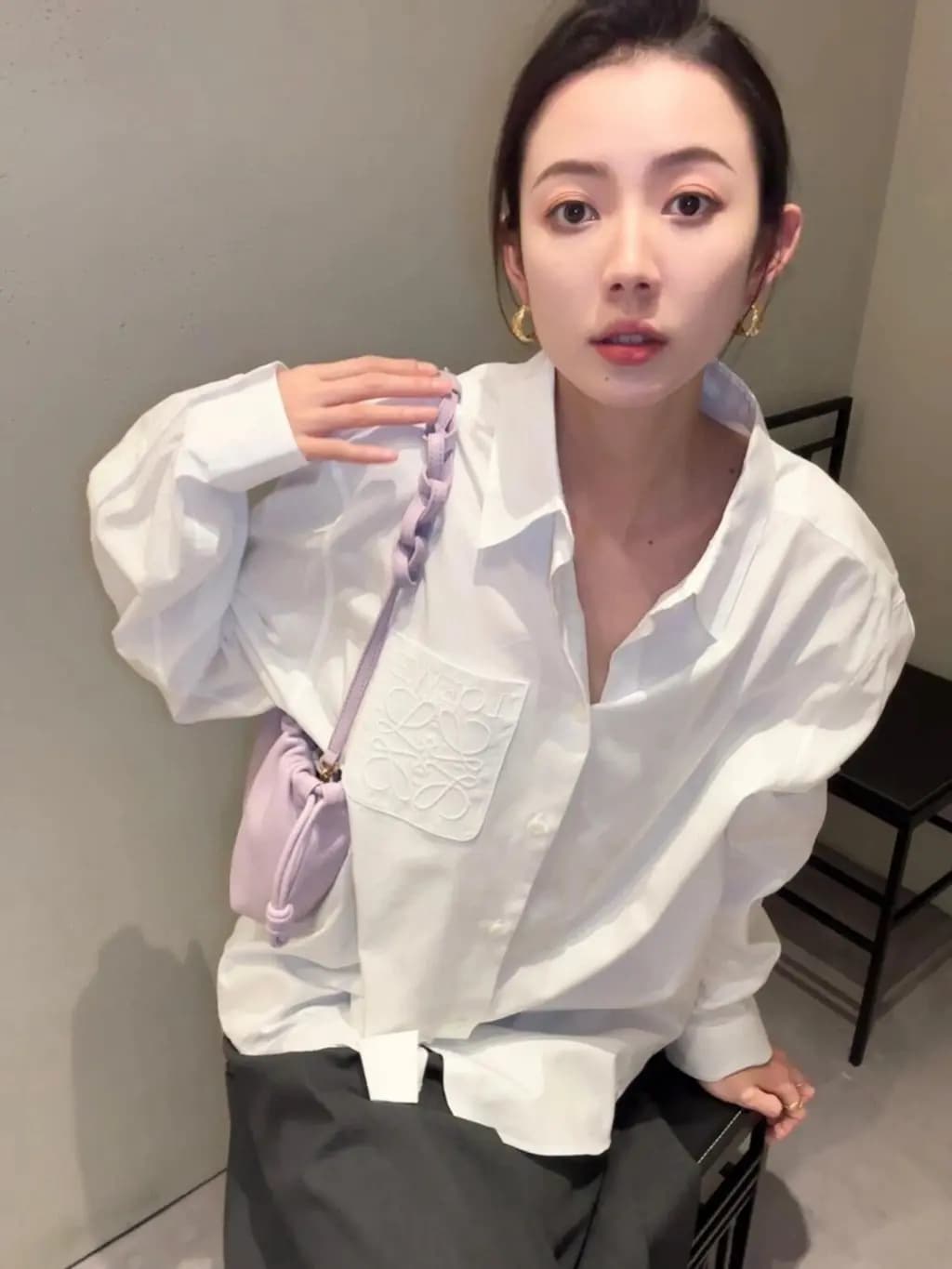 로에베 LOEWE 아나그램 자수 코튼 셔츠 상세 이미지