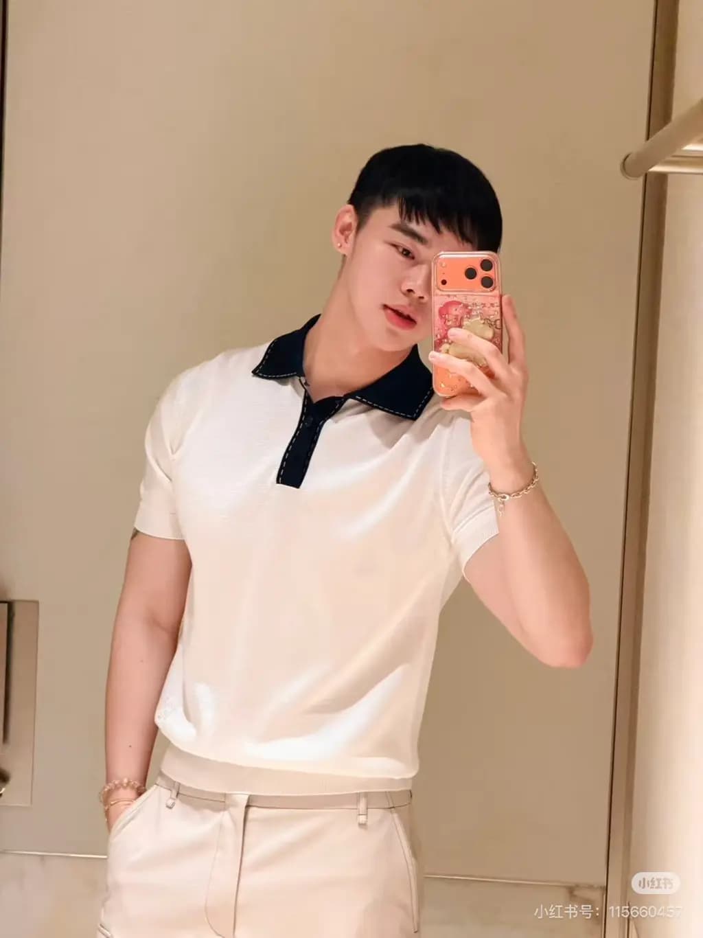 펜디 FENDI 콘트라스트 칼라 니트 폴로 셔츠 상세 이미지