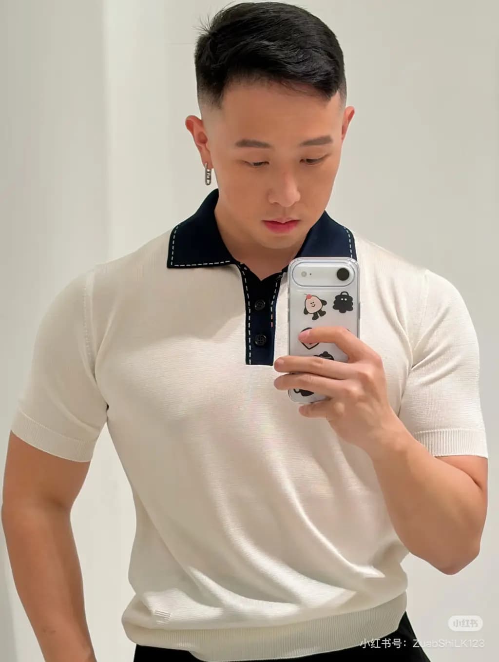 펜디 FENDI 콘트라스트 칼라 니트 폴로 셔츠 상세 이미지