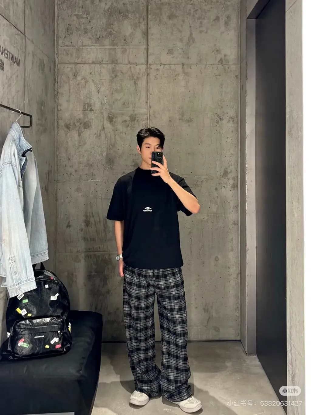 발렌시아가 BALENCIAGA M 로고 오버핏 크루넥 반팔 티셔츠 상세 이미지