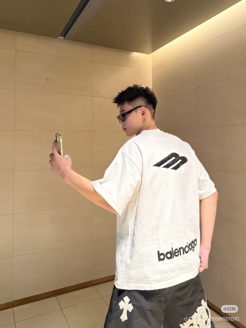발렌시아가 BALENCIAGA M 로고 오버핏 크루넥 반팔 티셔츠 상세 이미지