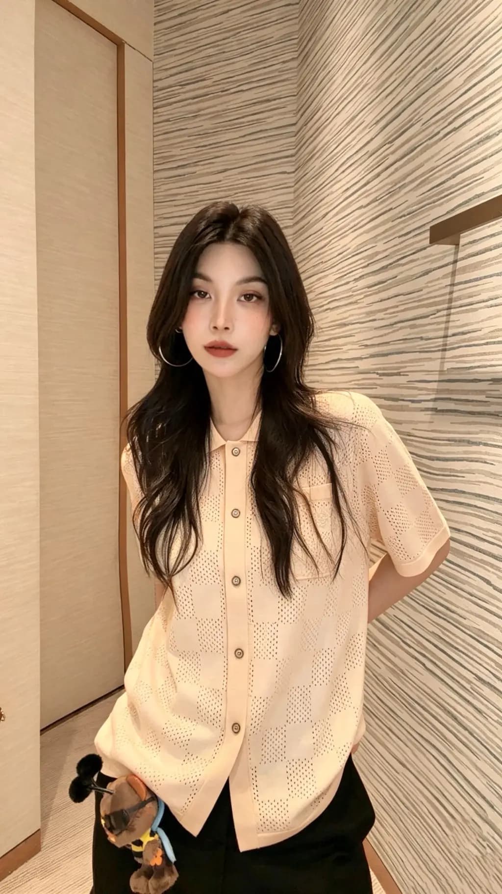 루이비통 LOUIS VUITTON 체크 오픈워크 니트 반팔 폴로 셔츠 상세 이미지