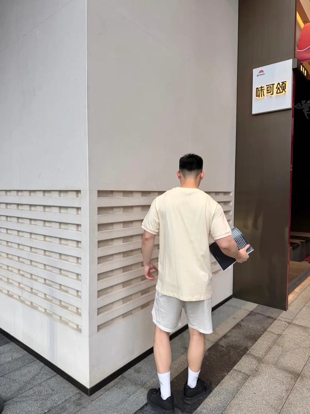 로에베 LOEWE 아나그램 자수 코튼 티셔츠 상세 이미지