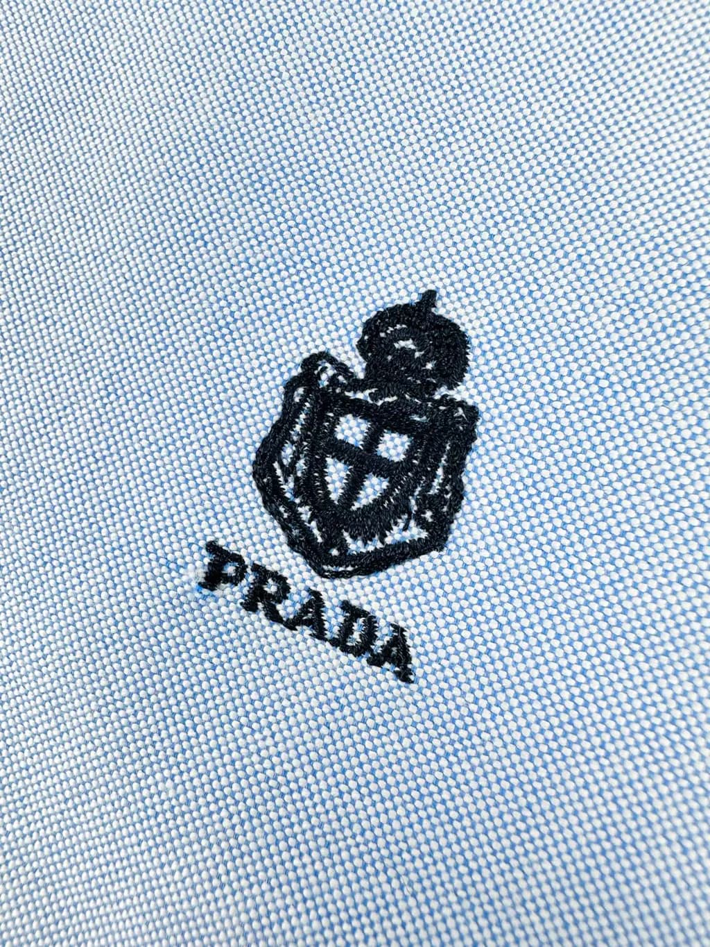 프라다 PRADA 실드 엠블럼 옥스퍼드 셔츠 상세 이미지