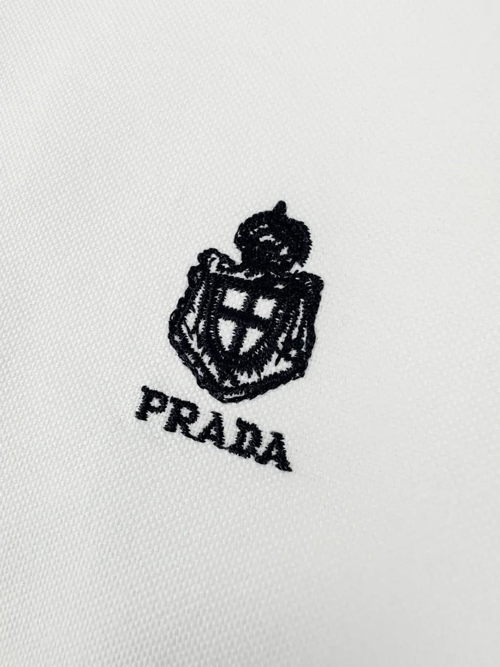 프라다 PRADA 실드 엠블럼 옥스퍼드 셔츠 상세 이미지