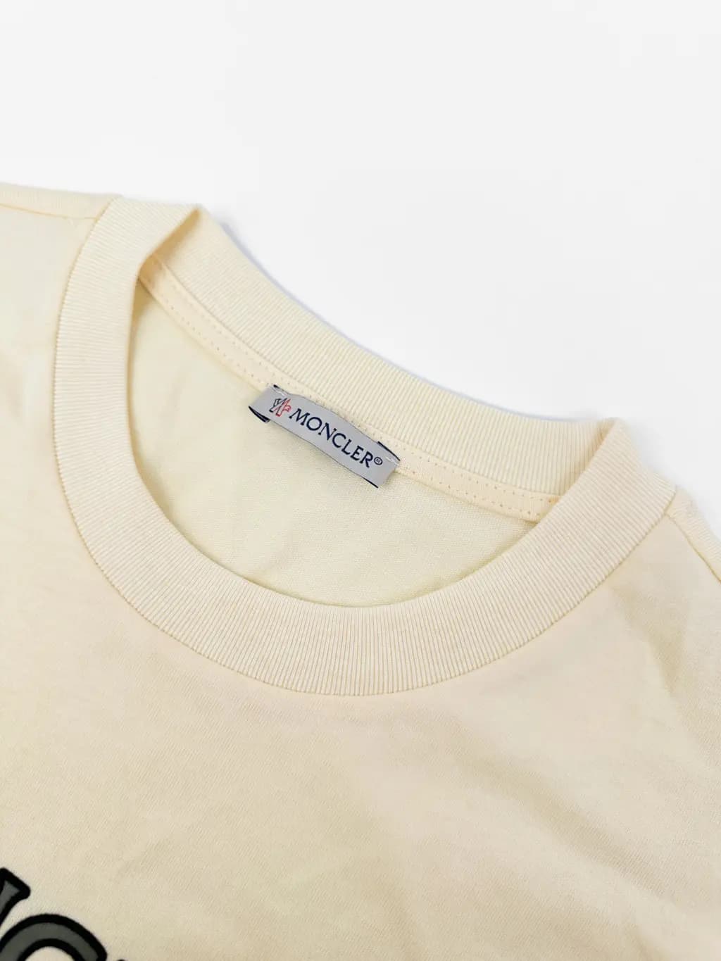 몽클레어 MONCLER 시그니처 로고 반팔 티셔츠 상세 이미지
