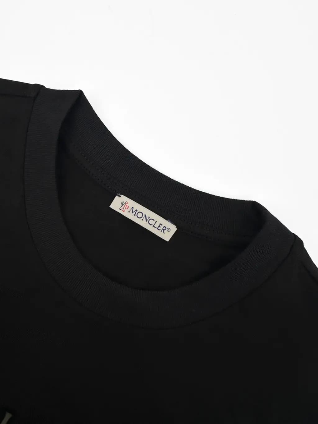 몽클레어 MONCLER 시그니처 로고 반팔 티셔츠 상세 이미지