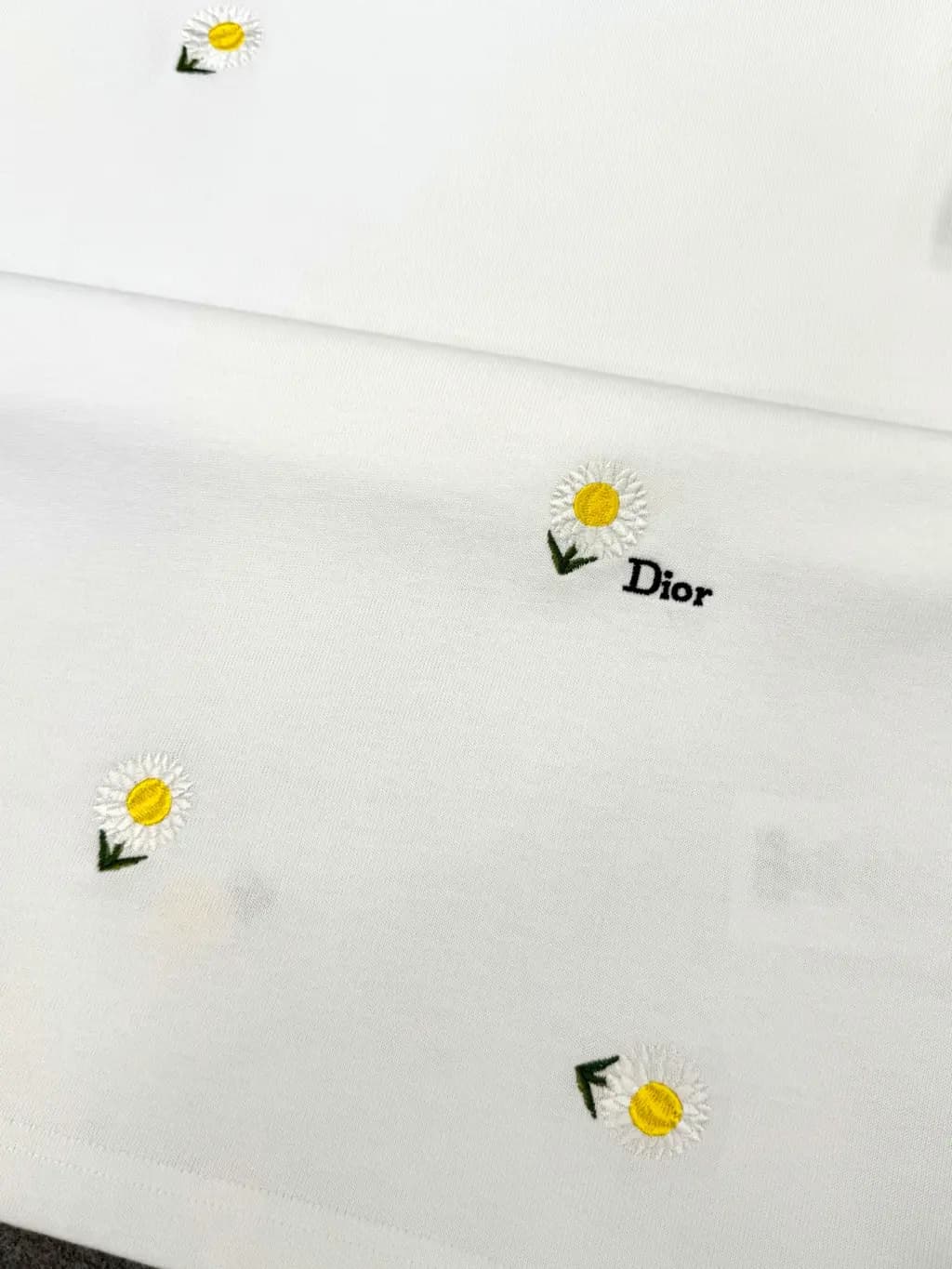 디올 DIOR 마르그리트 데이지 자수 티셔츠 상세 이미지