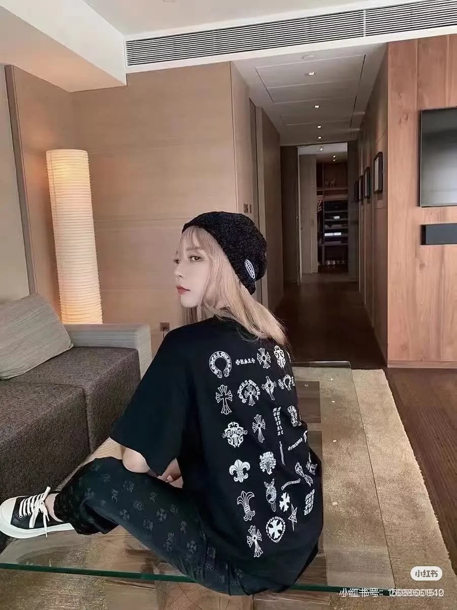 크롬하츠 CHROME HEARTS 올오버 프린트 그래픽 반팔 티셔츠 상세 이미지