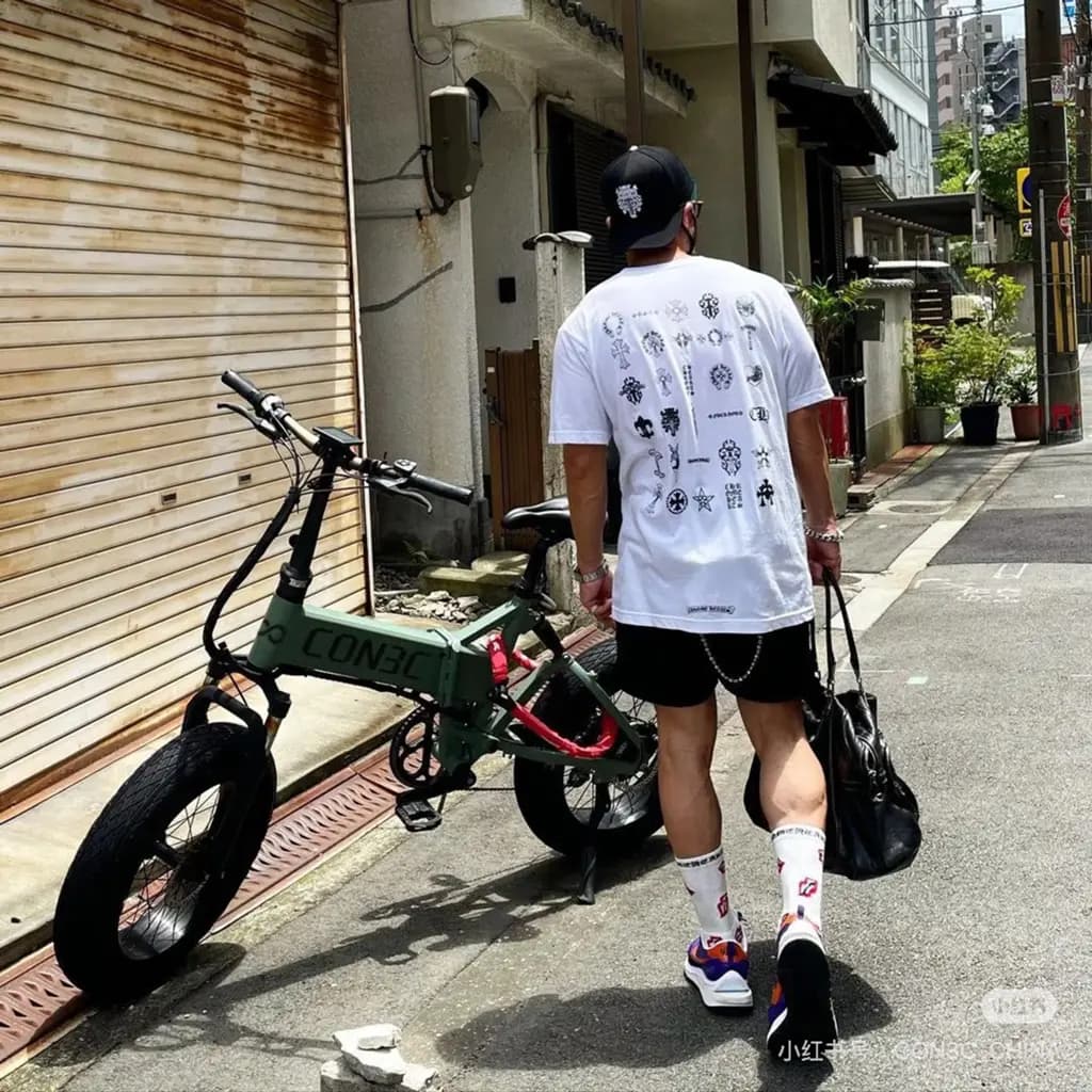 크롬하츠 CHROME HEARTS 올오버 프린트 그래픽 반팔 티셔츠 상세 이미지