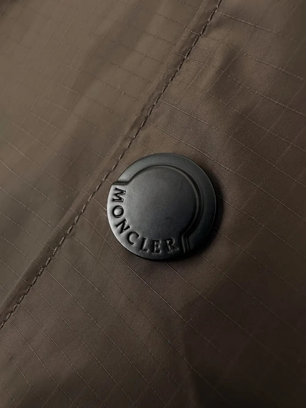 몽클레어 MONCLER 테크니컬 유틸리티 반팔 셔츠 상세 이미지