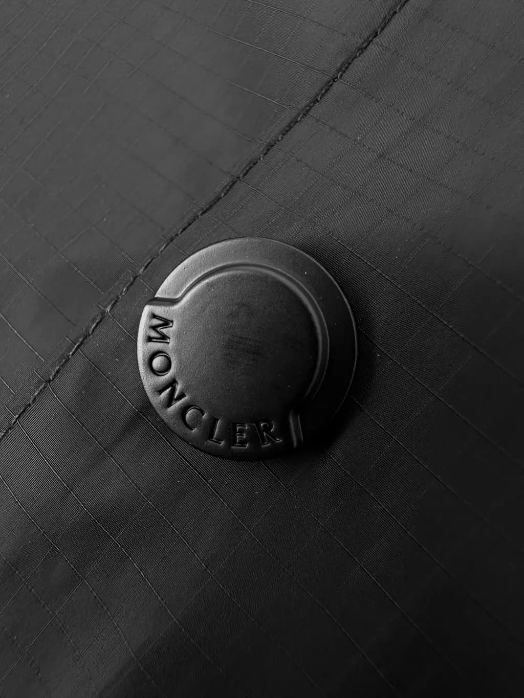 몽클레어 MONCLER 테크니컬 유틸리티 반팔 셔츠 상세 이미지