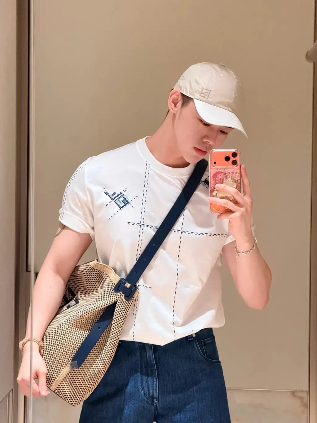 펜디 FENDI FF 체크 자수 오버 티셔츠 상세 이미지