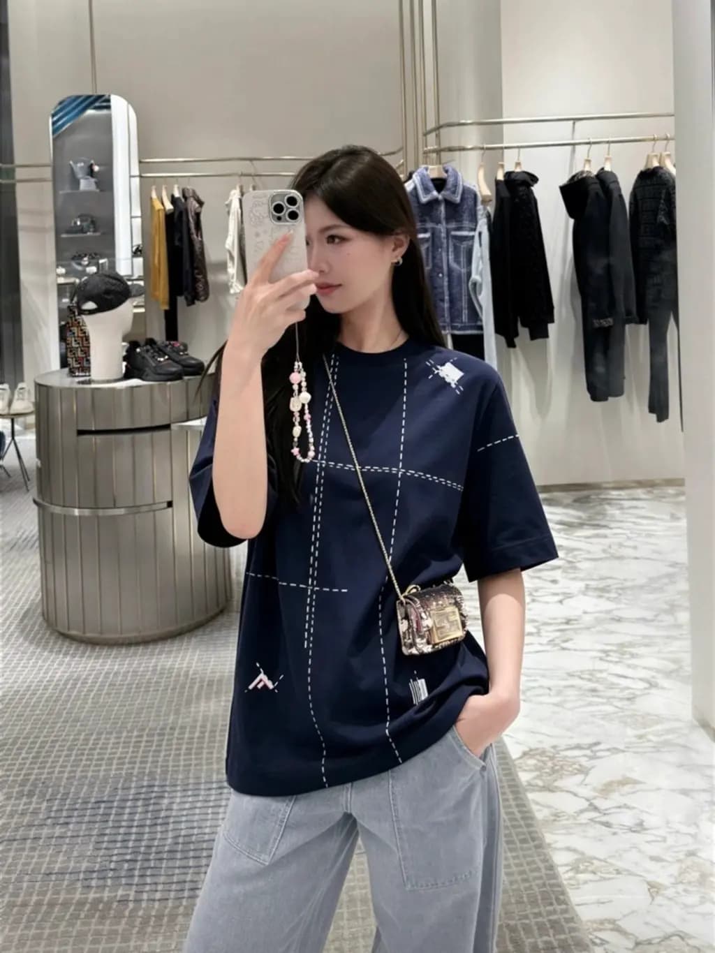 펜디 FENDI FF 체크 자수 오버 티셔츠 상세 이미지