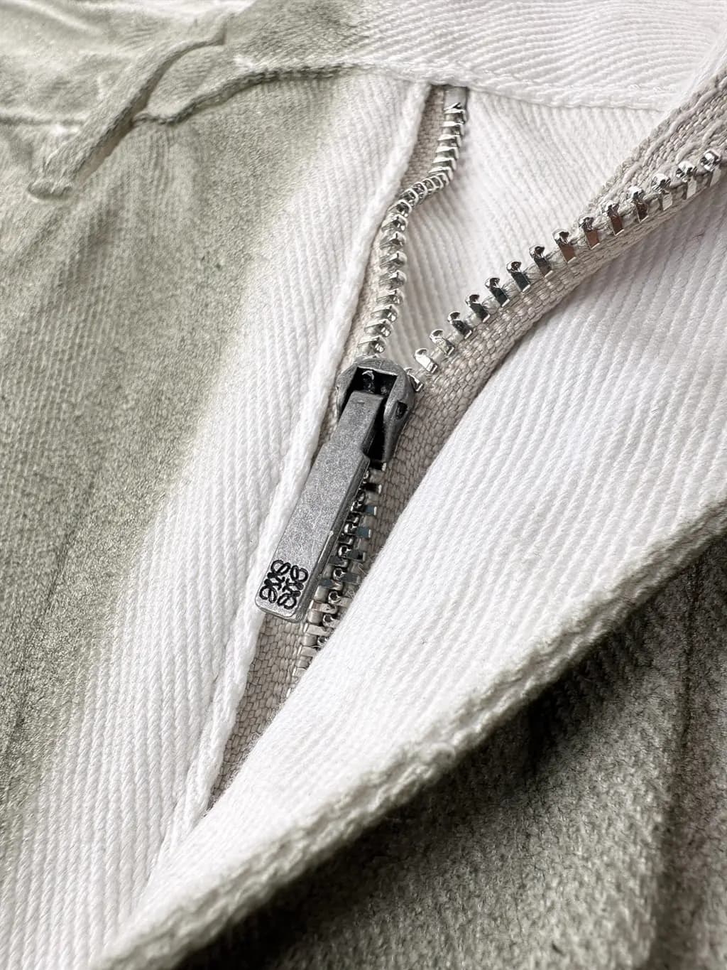 로에베 LOEWE 클라우드 다이 스모키 데님 팬츠 상세 이미지
