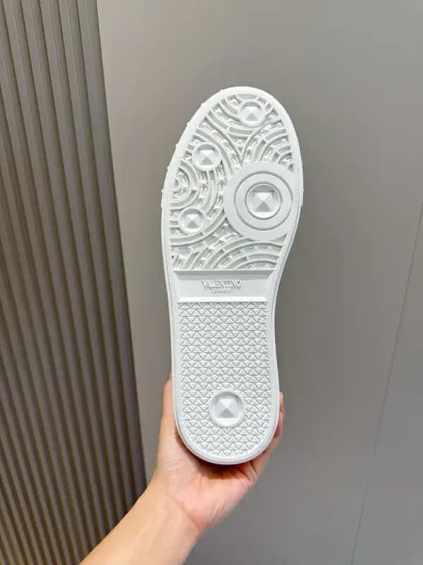 발렌티노 발렌티노 업빌리지 로우탑 스니커즈 상세 이미지