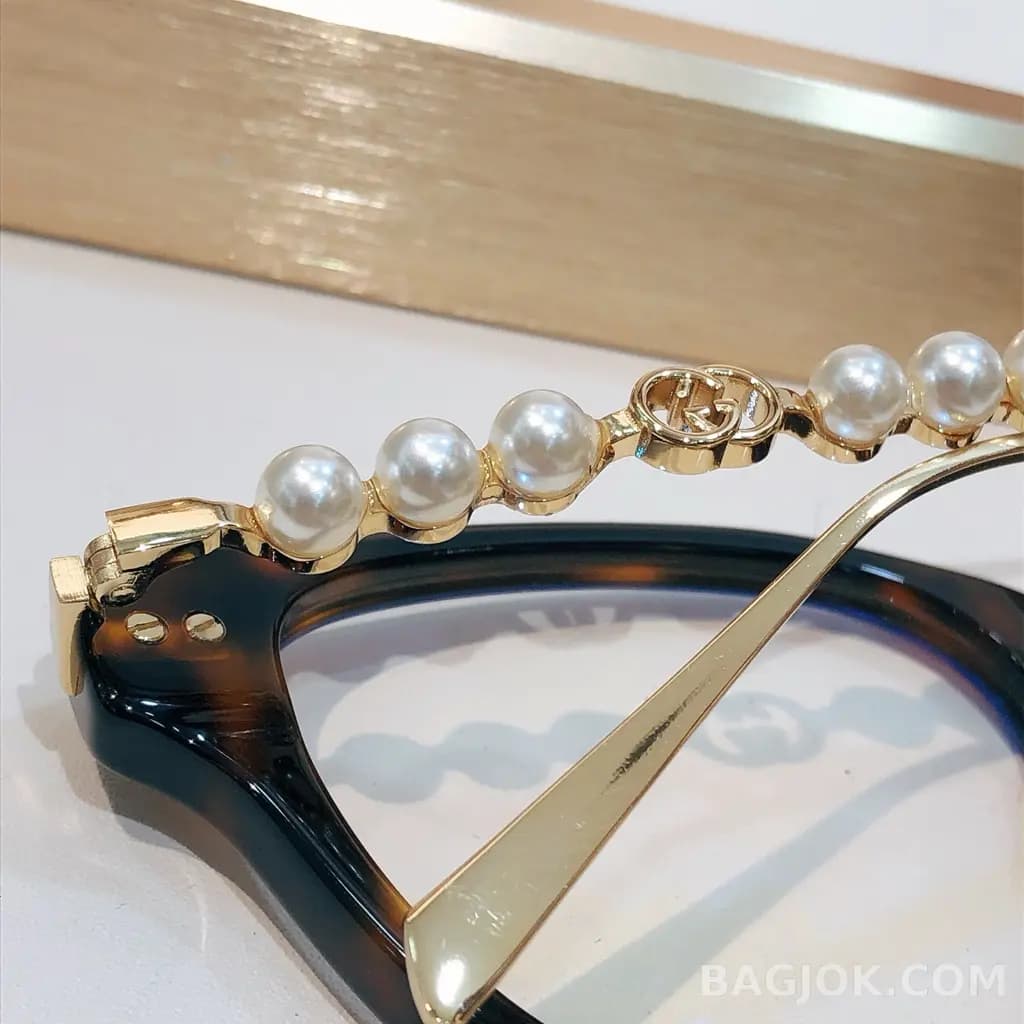 구찌 GUCCI Pearl Interlocking GG Square Cat-Eye 안경 상세 이미지