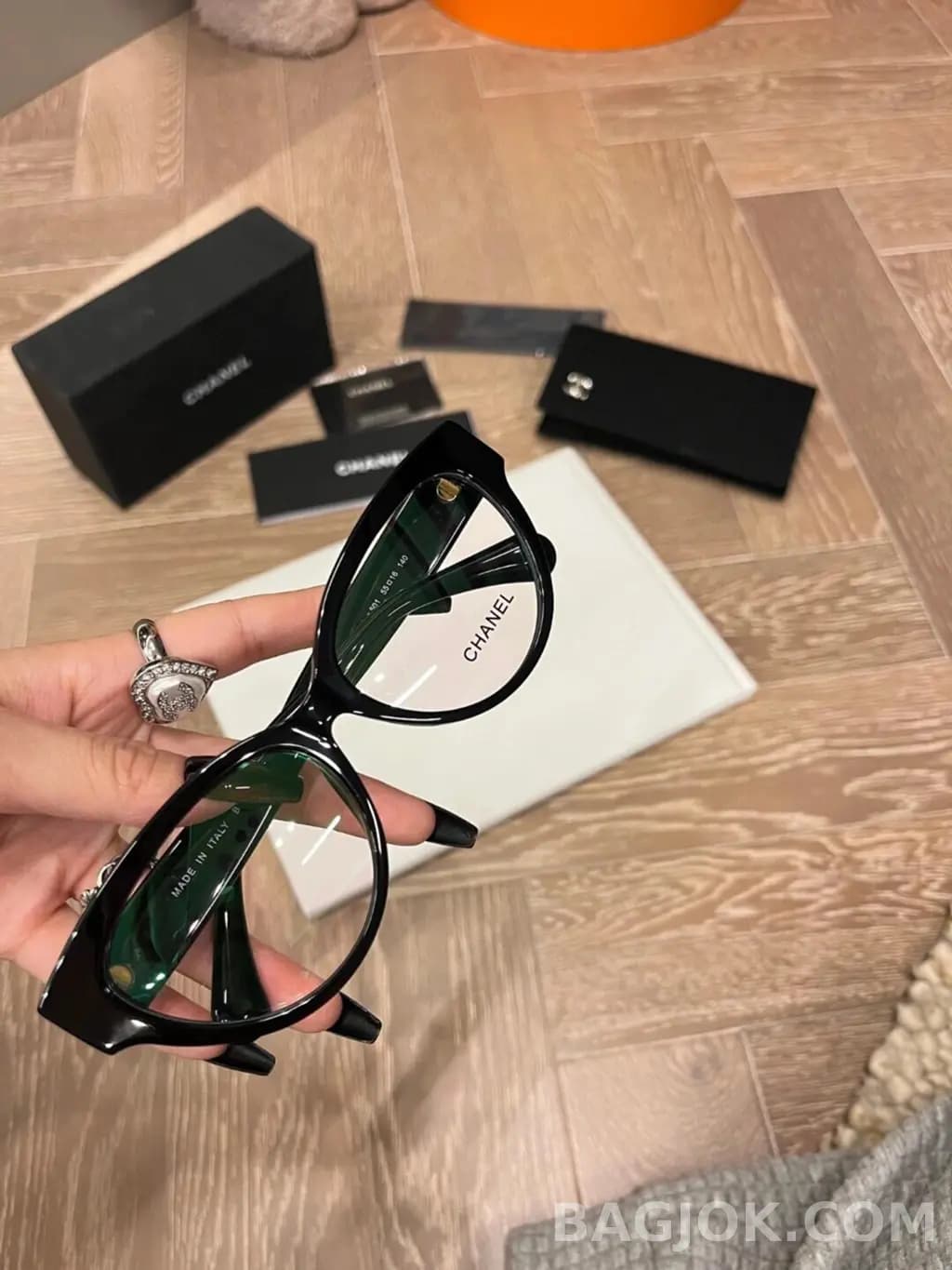 샤넬 CHANEL Cat-Eye Heart Temple 안경 상세 이미지