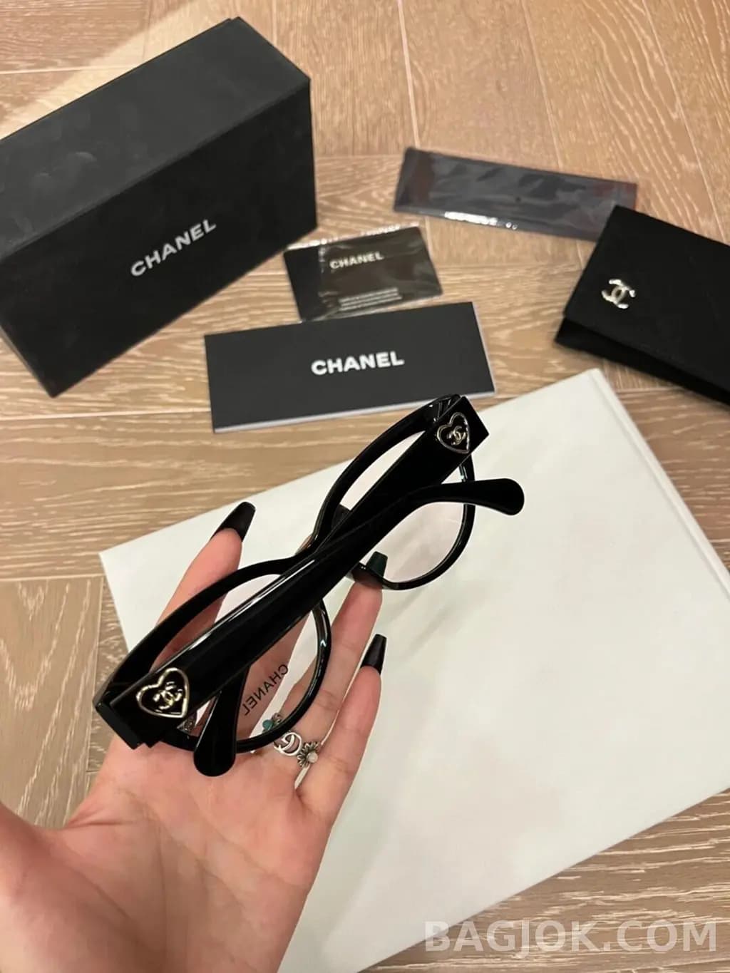 샤넬 CHANEL Cat-Eye Heart Temple 안경 상세 이미지